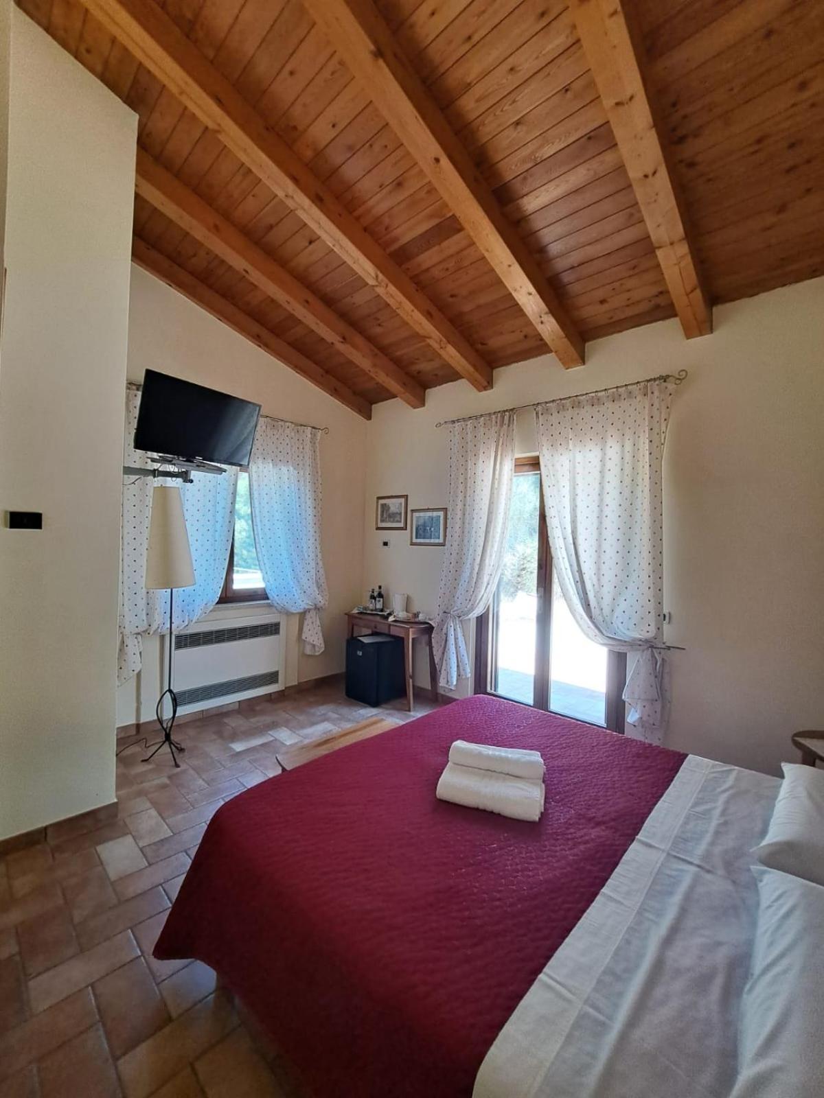 Bed and Breakfast Casale Terre Rosse Saturnia Exterior foto