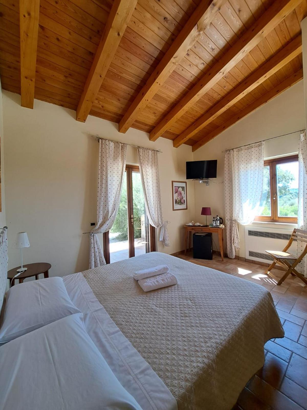 Bed and Breakfast Casale Terre Rosse Saturnia Exterior foto
