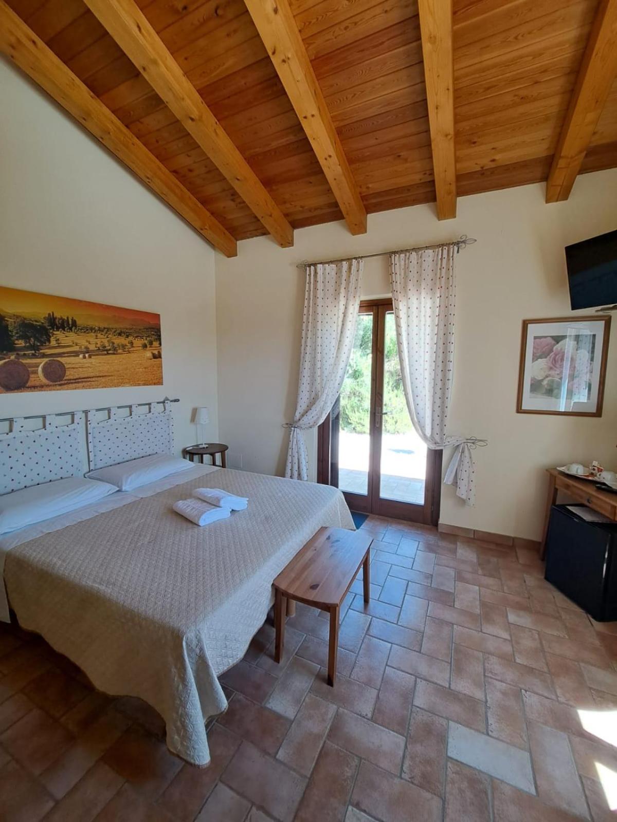 Bed and Breakfast Casale Terre Rosse Saturnia Exterior foto