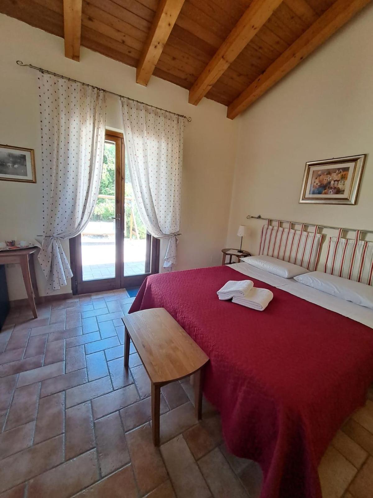 Bed and Breakfast Casale Terre Rosse Saturnia Exterior foto
