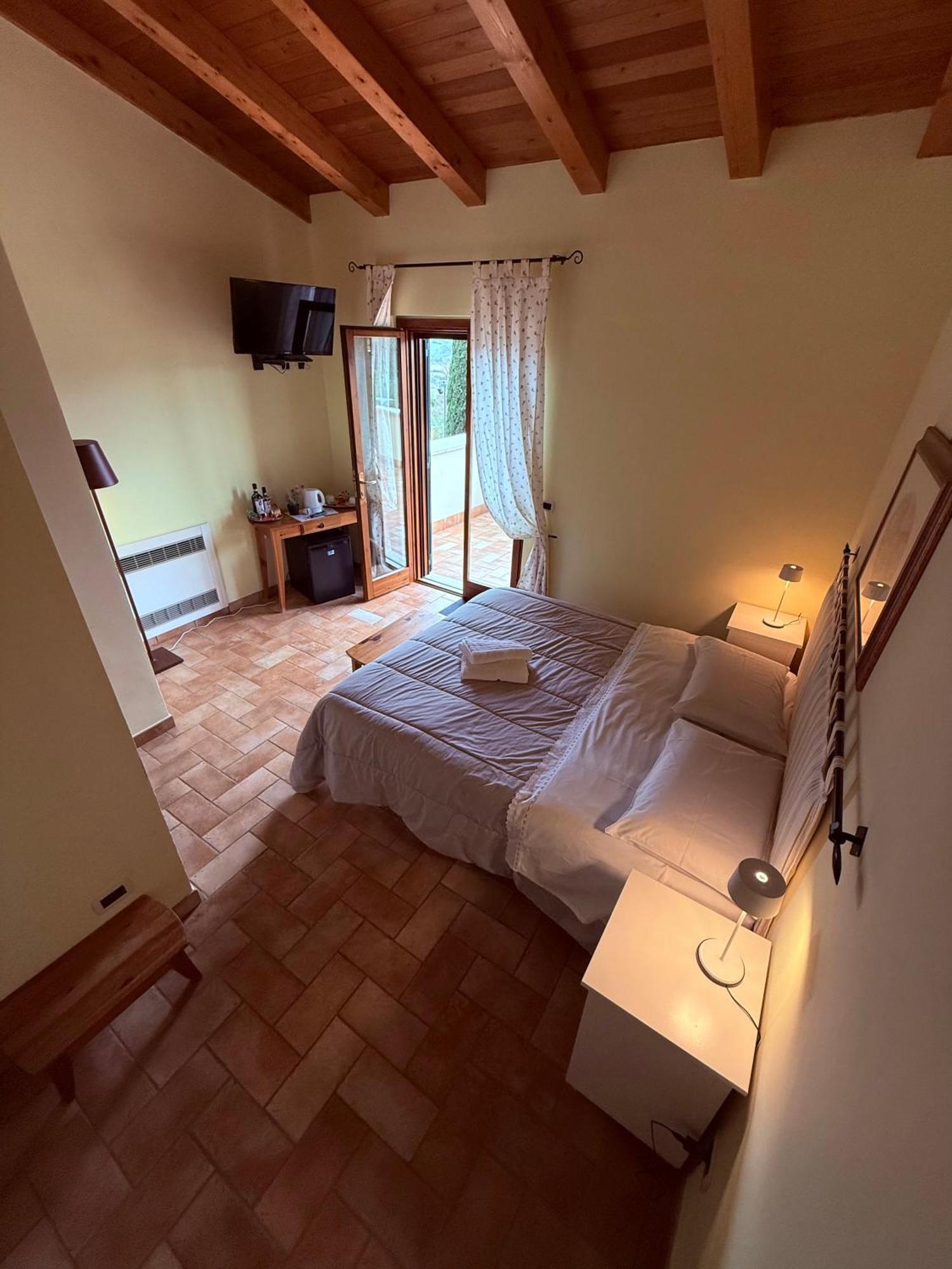 Bed and Breakfast Casale Terre Rosse Saturnia Exterior foto